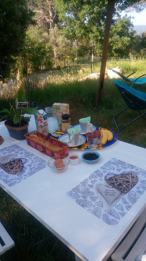 Bed and Breakfast Les Cigales Villelaure Экстерьер фото