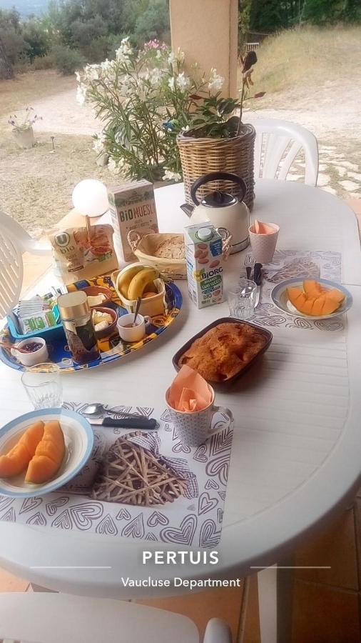 Bed and Breakfast Les Cigales Villelaure Экстерьер фото