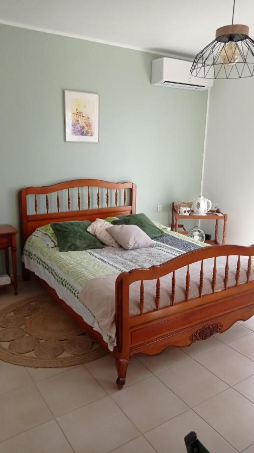 Bed and Breakfast Les Cigales Villelaure Экстерьер фото