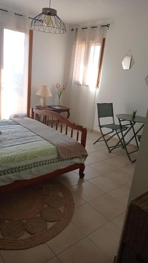 Bed and Breakfast Les Cigales Villelaure Экстерьер фото