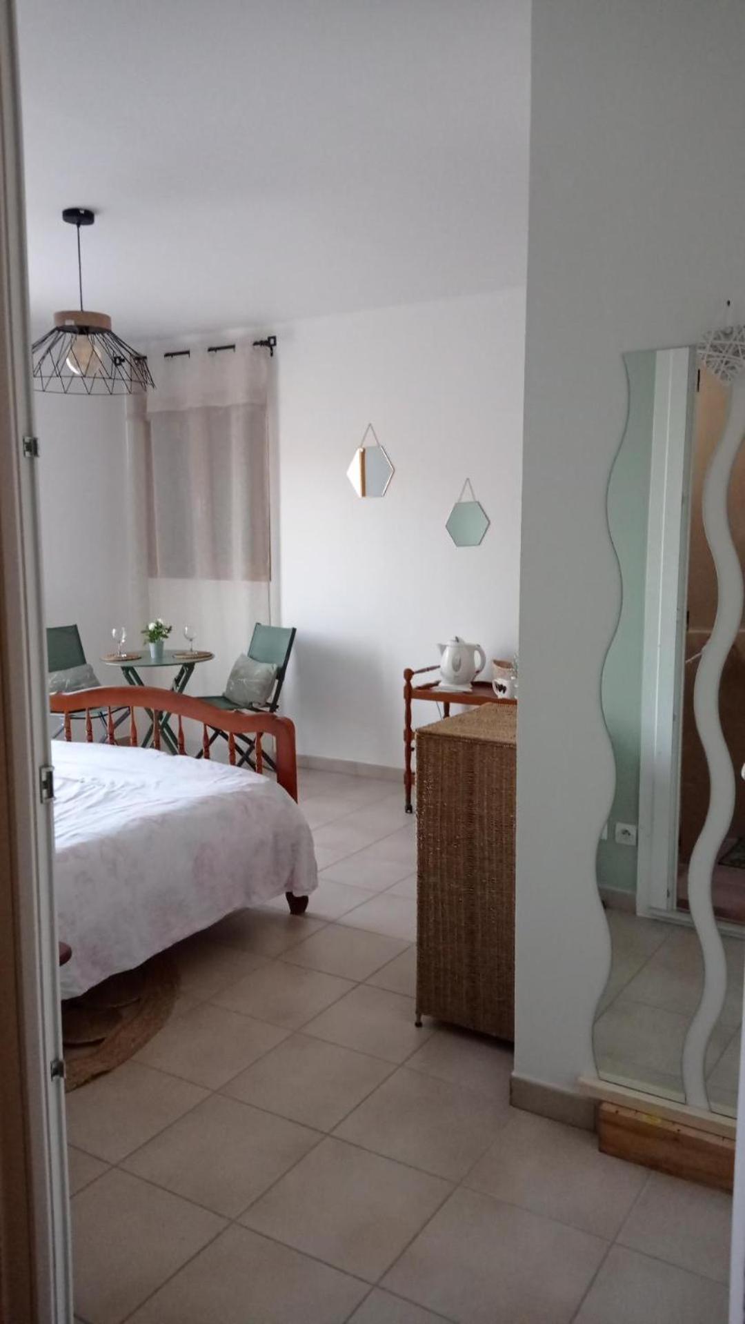 Bed and Breakfast Les Cigales Villelaure Экстерьер фото